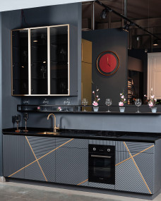 Прямая кухня с фрезерованными фасадами Прямая кухня с фрезерованными фасадами