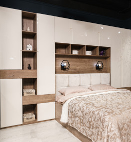 Стеллаж прикроватный с фасадами из МДФ Стеллаж прикроватный с фасадами из МДФ