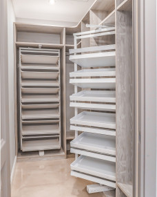 Гардеробная с поворотными обувницами Гардеробная с поворотными обувницами