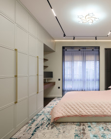 Распашной шкаф с рабочей зоной Распашной шкаф с рабочей зоной