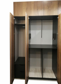 Распашной шкаф с глухими фасадами Распашной шкаф с глухими фасадами