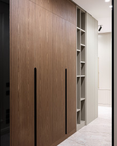 Распашной шкаф из шпона Распашной шкаф из шпона