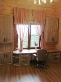 Детская рабочая зона с фасадами из шпона Детская рабочая зона с фасадами из шпона