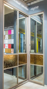 Угловой встроенный шкаф-купе + распашная Угловой встроенный шкаф-купе + распашная