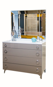 Комод с зеркалом  Комод с зеркалом