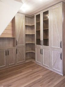Гардеробная в детскую с фасадами из шпона Гардеробная в детскую с фасадами из шпона