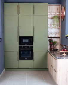 Угловая кухня с глухими фасадами Угловая кухня с глухими фасадами