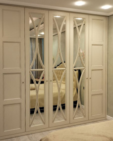 Встроенный распашной шкаф Встроенный распашной шкаф