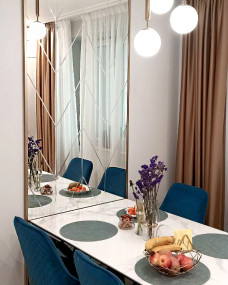 Зеркало с гравировкой в профиле Зеркало с гравировкой в профиле