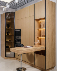 Кухня из шпона с откидным столом Кухня из шпона с откидным столом