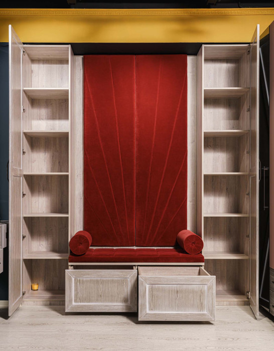 Прихожая из шпона с мягким элементом Прихожая из шпона с мягким элементом