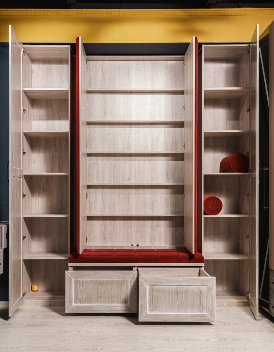 Прихожая из шпона с мягким элементом Прихожая из шпона с мягким элементом